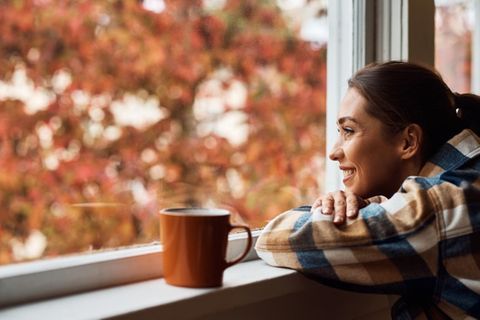 Hygge steht für einen Lebensstil voller Gemütlichkeit und Wohlbefinden.