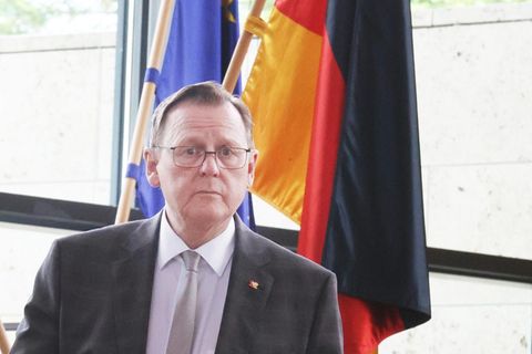 Ramelow sinniert über neue Nationalhymne und -flagge