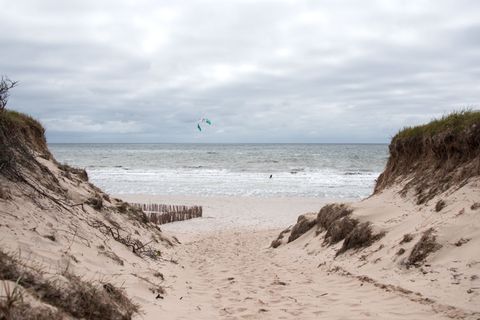 Das Wochenende in Norddeutschland wird laut Deutschem Wetterdienst bedeckt - teilweise soll es zu Regen und starken Windböen kom