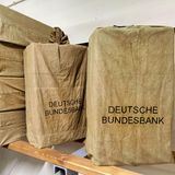 Säcke mit Geld der Deutschen Bundesbank