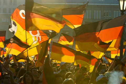 Schwarz-Rot-Gold steht für Deutschland, für Einigkeit, Recht und Freiheit – und auch für das "Sommermärchen" 2006
