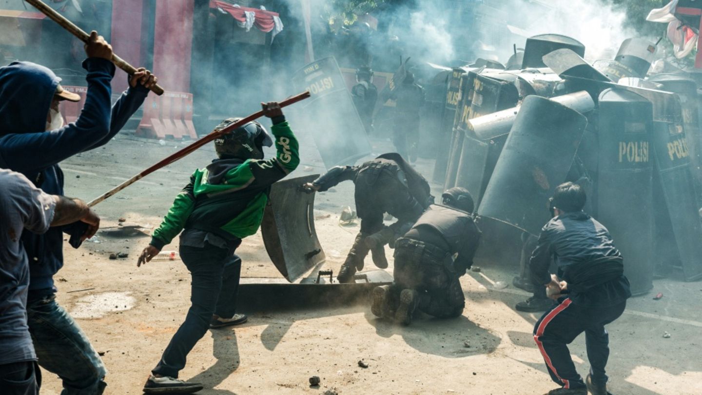 Gewalttätige Proteste in Jakarta