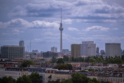 Die Mieten in Berlin steigen seit vielen Jahren, besonders stark bei Neuvermietungen. (Symbolbild) Foto: Monika Skolimowska/dpa