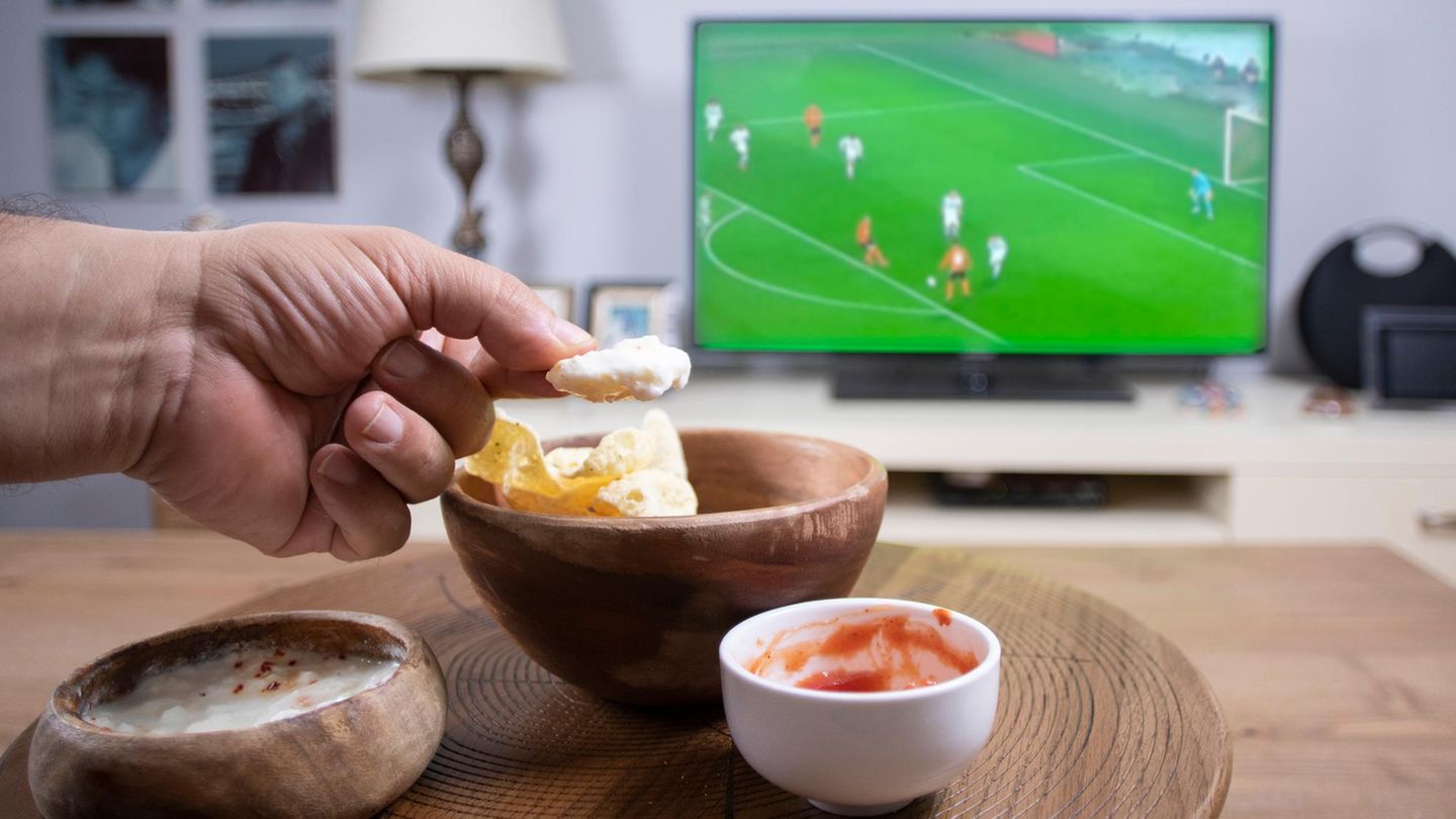 Football snacks-the best ideas for the TV evening in front of the television