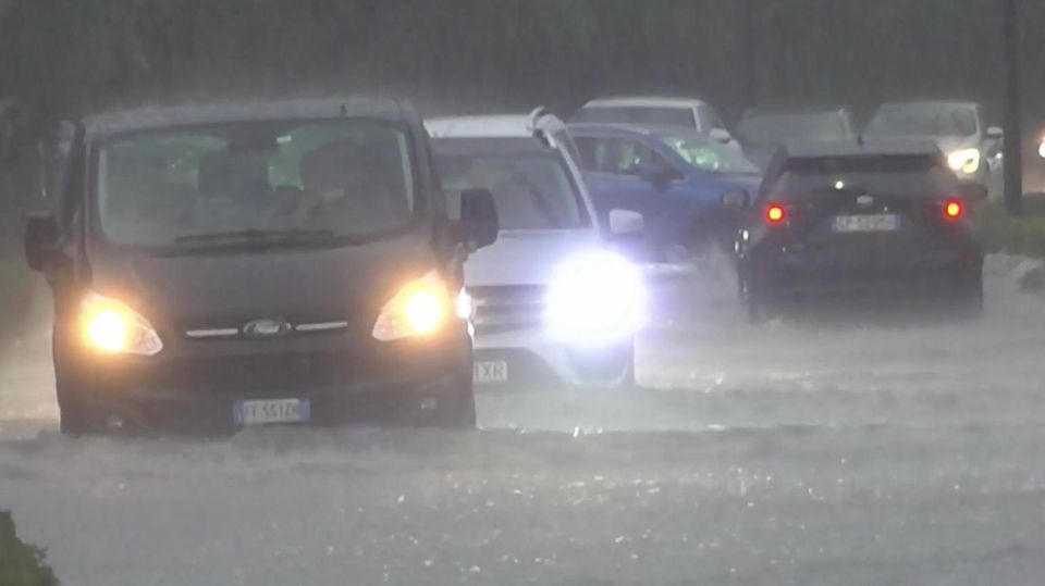Unwetter verwüstet beliebte Urlaubsregion am Gardasee Heftiger Regen am Gardasee