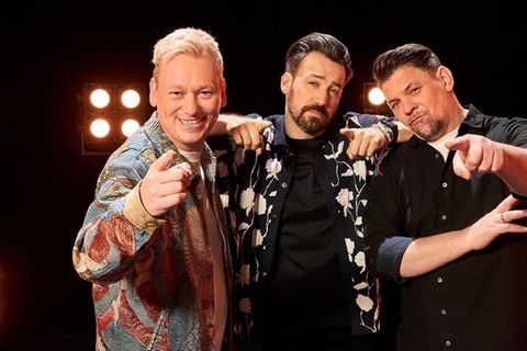 Jan Köppen (Mitte) ist der neue bei "Drei gegen Einen - Die Show der Champions".