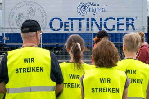 Die Beschäftigten fordern einen "fairen Tarifabschluss". Foto: Peter Kneffel/dpa