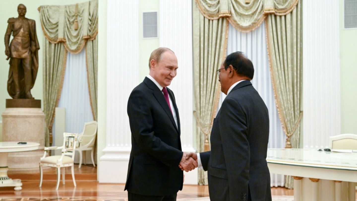 Kreml-Chef Putin mit Indiens Sicherheitschef Ajit Doval