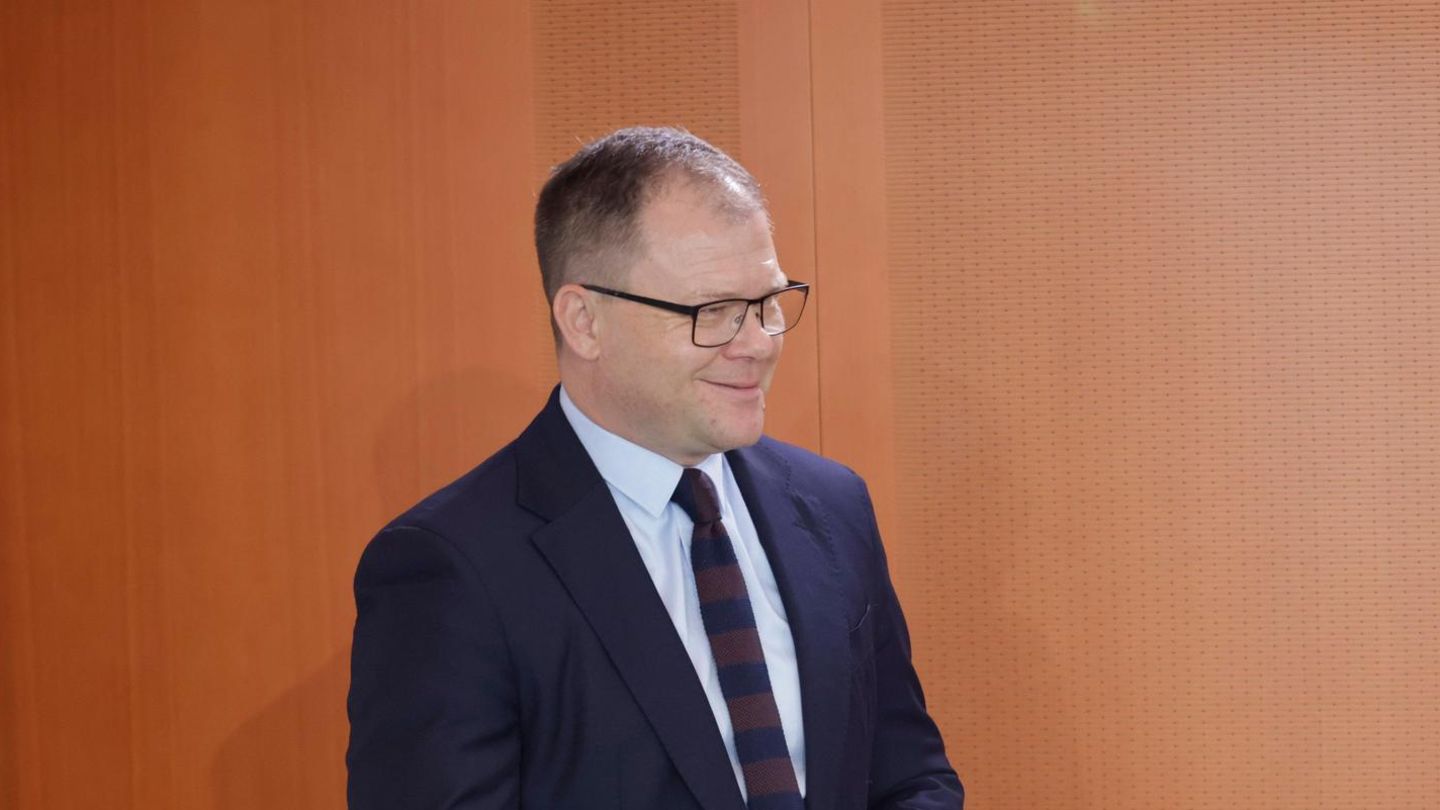 Carsten Schneider: Environment Minister can be transplanted hair
