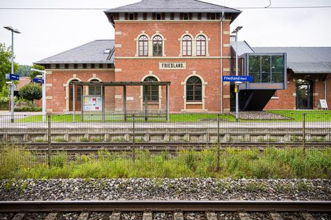 Der Bahnhof Friedland im Landkreis Göttingen: Hier starb am 11. August eine 16-Jährige. Foto: Moritz Frankenberg/dpa