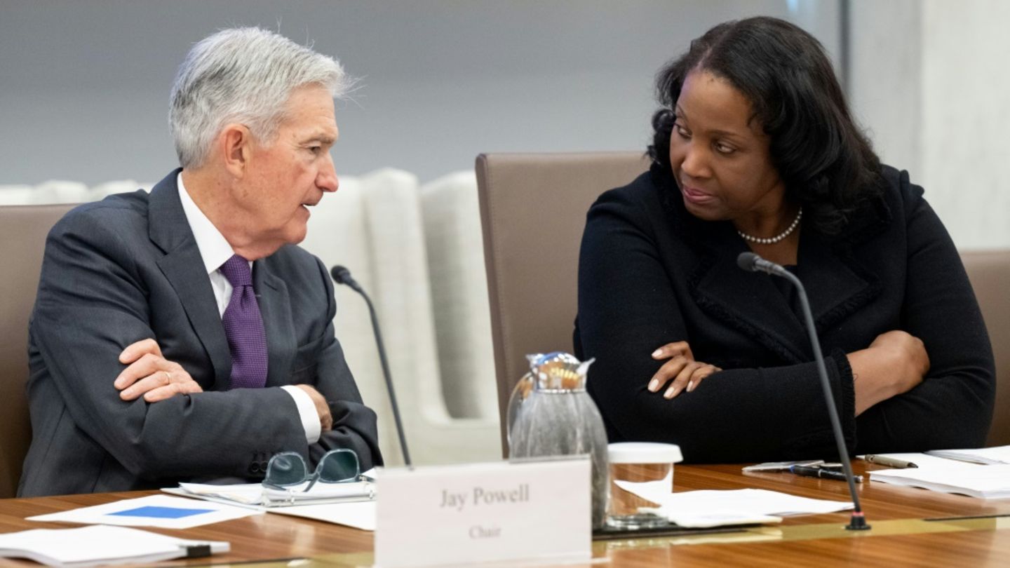 US-Notenbank-Gouverneurin Cook und Fed-Chef Powell