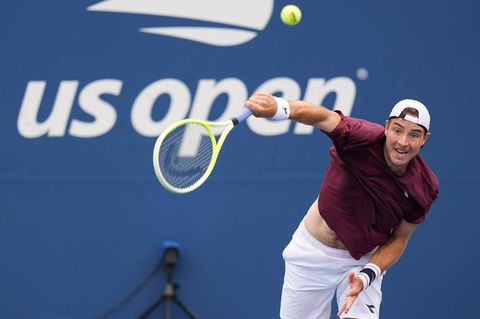 Ein völlig überraschender Erfolg: Jan-Lennard Struff zählt zu den Top 16 bei den US Open. Foto: Seth Wenig/AP/dpa