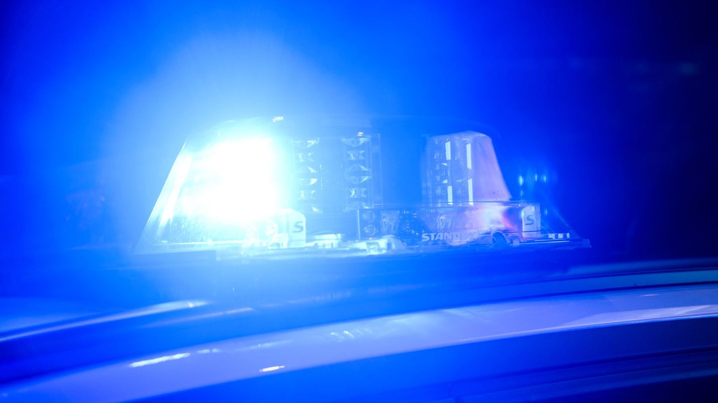 NS-Symbole-Zahlreiche-Hakenkreuze-in-Spremberg-auf-Pavillon-geschmiert
