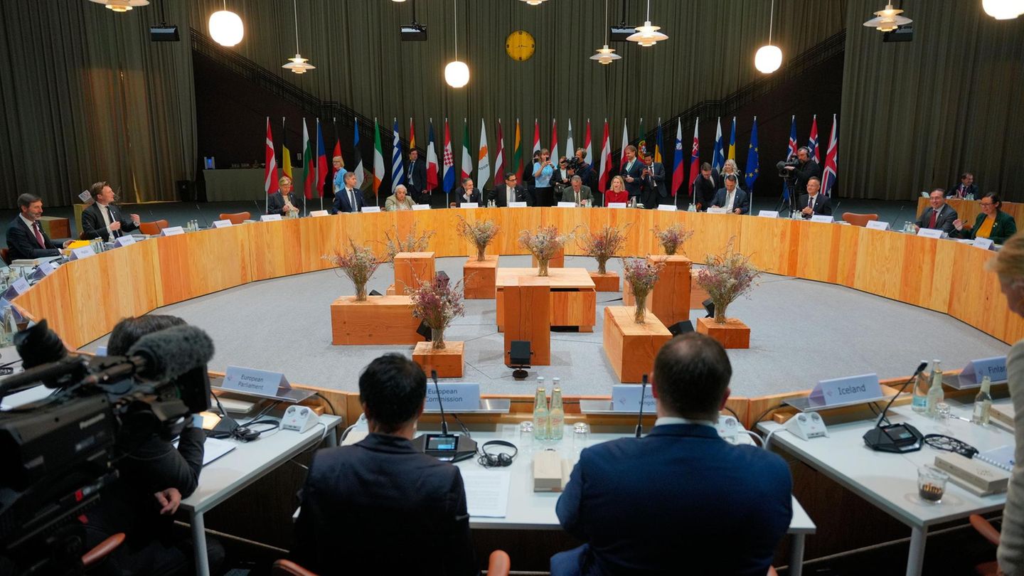 Dänemark, Kopenhagen: Informelles Treffen der EU-Außenminister im Forum in Kopenhagen.