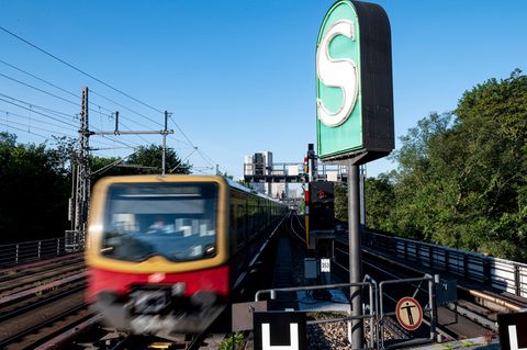 Auf der vielbefahrenen Berliner Stadtbahn-Strecke verkehren mehrere S-Bahn-Linien. (Archivbild) Foto: Fabian Sommer/dpa