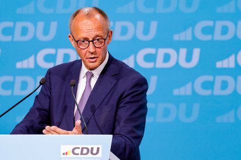 Der Kanzler bereitet die Bürgerinnen und Bürger auch auf "Einschnitte" vor. Foto: Thomas Banneyer/dpa