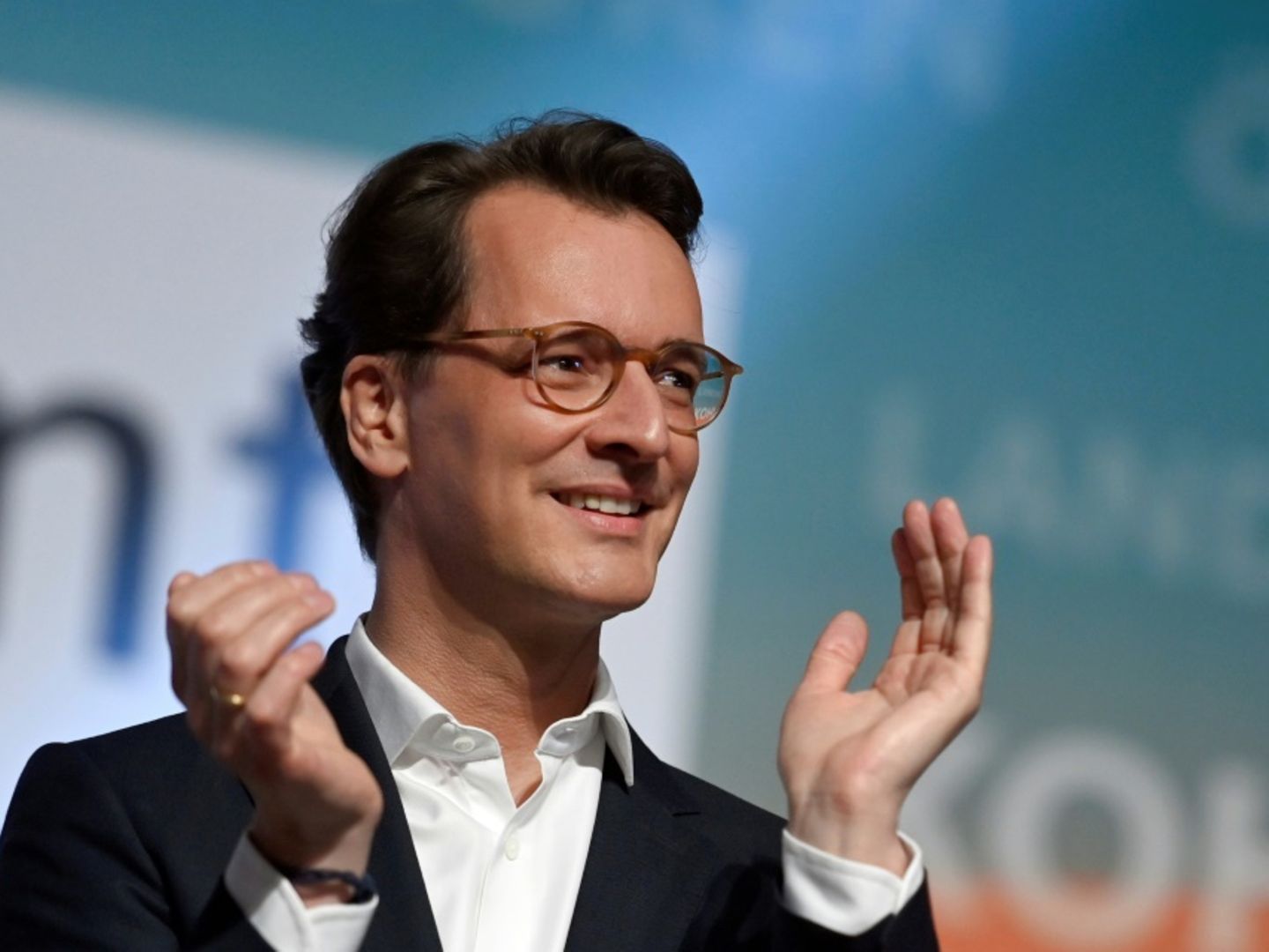 NRW-Ministerpräsident Hendrik Wüst als CDU-Landesvorsitzender wiedergewählt  | STERN.de