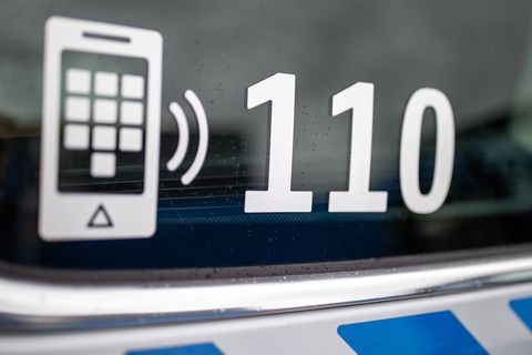 Nach einer Störung des Notrufs im Norden ist die Polizei wieder uneingeschränkt erreichbar. (Symbolbild) Foto: Daniel Karmann/dp