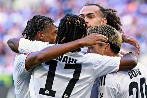 Eintracht Frankfurt bejubelte in Hoffenheim den zweiten Saisonsieg. Foto: Uwe Anspach/dpa