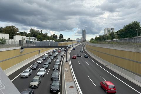 Die Verlängerung der A100 vom Dreieck Neukölln nach Treptow wurde erst am vergangenen Mittwoch eröffnet. Foto: Silke Sullivan/dp
