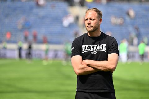 Verpasste mit seiner Mannschaft den Sprung nach oben: Hansa Rostocks Trainer Daniel Brinkmann. Foto: Swen Pförtner/dpa
