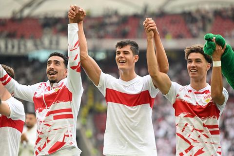 Jubel beim VfB Stuttgart nach dem Sieg gegen Borussia Mönchengladbach