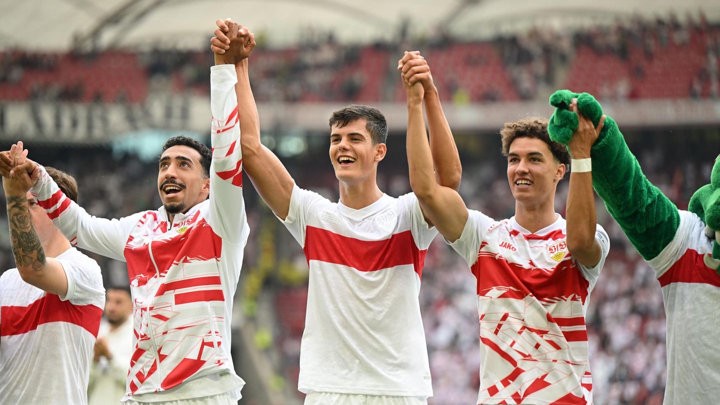 Jubel beim VfB Stuttgart nach dem Sieg gegen Borussia Mönchengladbach
