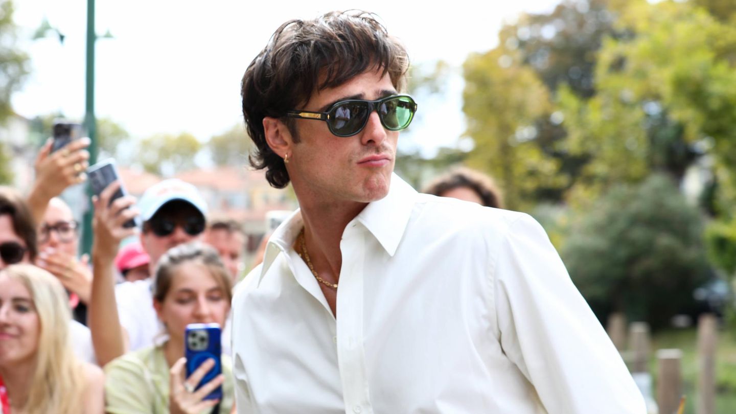 Der Schauspieler Jacob Elordi mit Sonnenbrille in Venedig