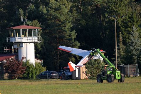 Mit dem Flugzeug sind zwei Männer am Samstag abgestürzt. Foto: Michael Bahlo/dpa