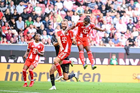 Serge Gnarby traf per Kopf zum 1:0 für den FC Bayern. Foto: Harry Langer/dpa