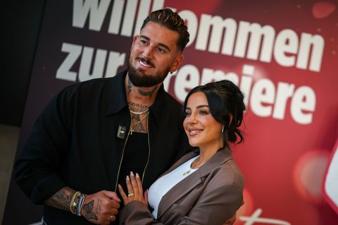 Die Reality-Stars Leyla und Mike Heiter (r) gaben sich das Ja-Wort. (Archivbild) Foto: Christoph Reichwein/dpa