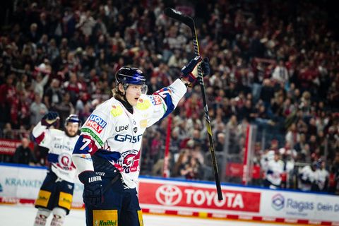 Eric Hördler erzielte die 1:0-Führung für die Eisbären in Klagenfurt. Foto: Marius Becker/dpa