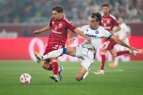 Das Spitzenspiel zwischen Düsseldorf und Karlsruher endete 0:0. Foto: Marius Becker/dpa
