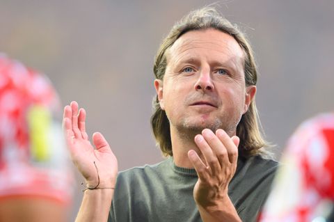 Für den FSV Mainz 05 um Trainer Bo Henriksen startet die Bundesliga mit einem Heimspiel. (Archivbild) Foto: Robert Michael/dpa