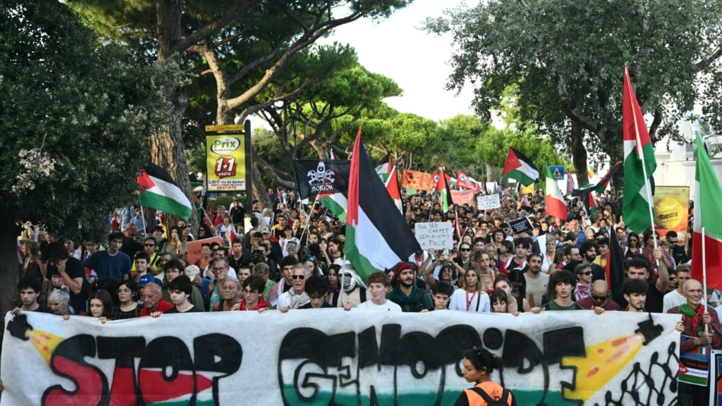 Demonstration am Lido in Venedig