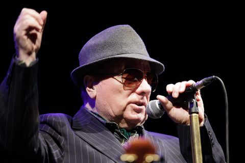 Rund um seinen 80. Geburtstag steht Van Morrison in seiner Heimatstadt Belfast auf der Bühne. (Archivbild) Foto: Georg Hochmuth/