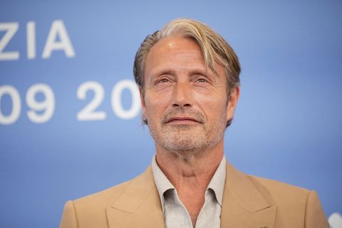 Jetzt wieder ohne Dauerwelle: Mads Mikkelsen. Foto: Alessandra Tarantino/Invision/AP/dpa