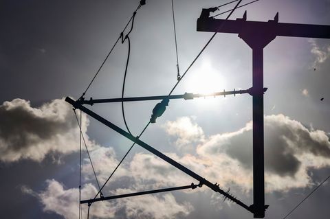 Die Grünen verlangen Klarheit über die geplante Elektrifizierung der Bahnstrecke von Dresden nach Görlitz (Symbolbild). Foto: Fr