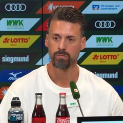 FCA-Trainer Wagner übt scharfe Kritik an Bayern-Bank