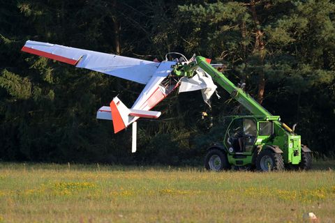 Zwei Männer sind am Samstag bei einem Flugzeugabsturz gestorben. Foto: Michael Bahlo/dpa