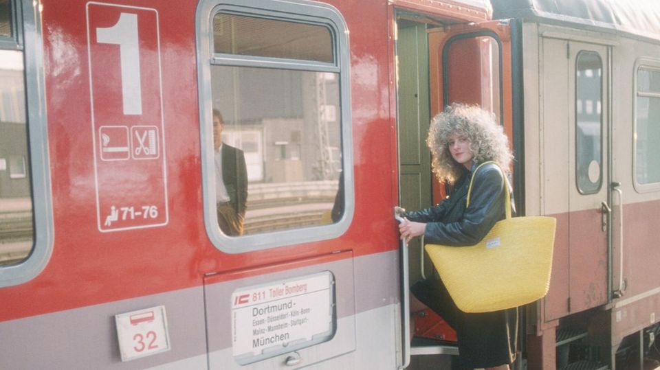 Der Friseursalon war in einem Intercity-Wagen der ersten Klasse untergebracht Der Friseursalon war in einem Intercity-Wagen der ersten Klasse untergebracht