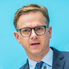 Linnemann will Beamtentum auf Polizei und Zoll beschränken