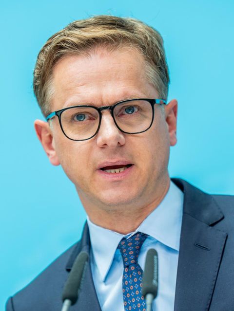 Linnemann will Beamtentum auf Polizei und Zoll beschränken