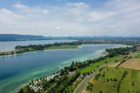 Auf dem Untersee bei Radolfzell kenterte der Katamaran. (Symbolbild) Foto: Felix Kästle/dpa