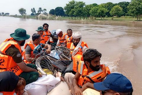 Sintflutartige Regenfälle haben 2.000 Dörfer in Punjab überschwemmt. Foto: Ppi/PPI via ZUMA Press Wire/dpa