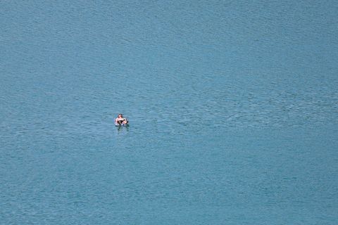 Mutmaßliche Notlage: Zahlreiche Kräfte rücken am Forggensee aus. (Symbolbild) Foto: Karl-Josef Hildenbrand/dpa