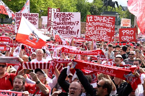 Viele Fans sind dem Aufruf des 1. FC Köln zur Teilnahme an der Demonstration gefolgt. Foto: Roberto Pfeil/dpa