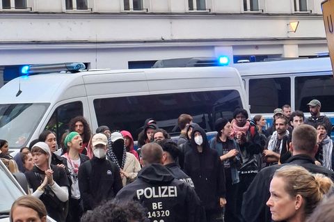 Die propalästinensische Versammlung am vergangenen Donnerstag, auf der es zu dem Zwischenfall kam, war nicht angemeldet worden.
