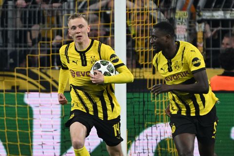 Wechsel kein Thema: Maximilian Beier (l) soll in Dortmund bleiben. Foto: Federico Gambarini/dpa