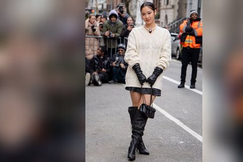 Sogenannte Slouchy Boots werden in diesem Herbst etwa mit hellen Strickpullis und Röcken kombiniert.